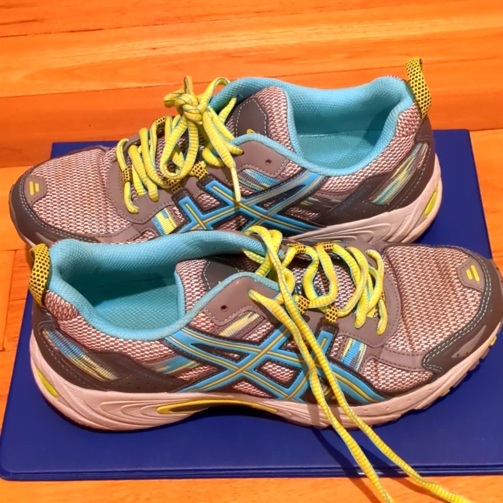 Asics size 8 women's teal and silver running shoes